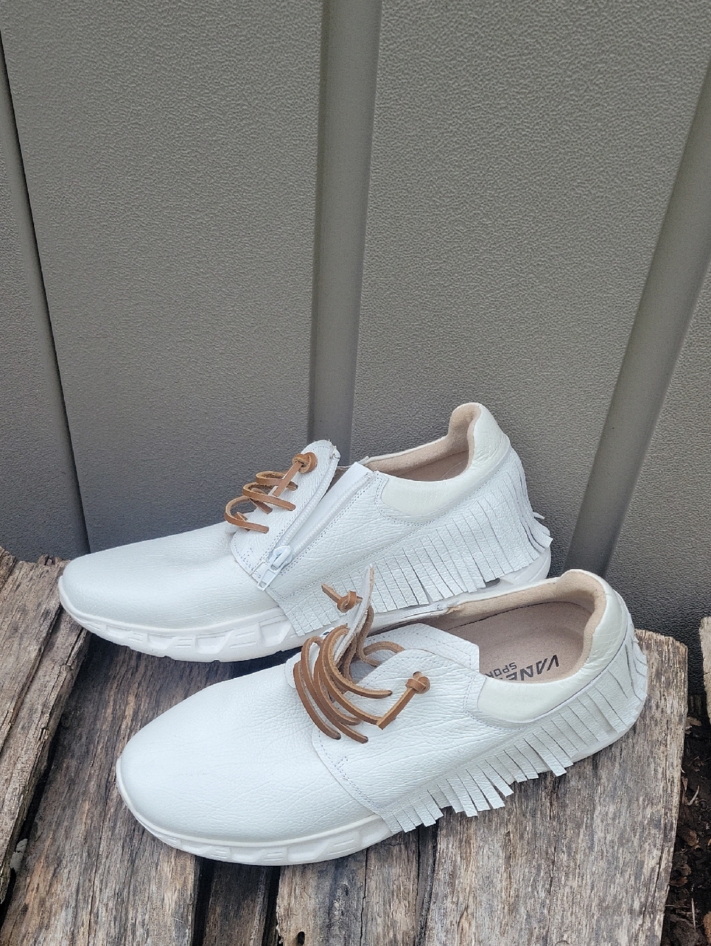 VANELi Sport White Leather Fringe Lace-Up Sneakers size 9.5